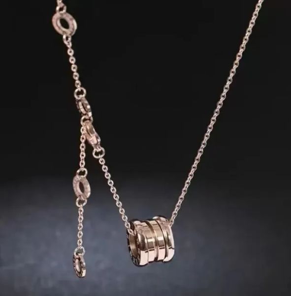 Bijoux de créateurs Noir Rose Or Pendentif Colliers Femmes Clavicule Chaîne Paquet Homme 18K Collier En Or Fille Cadeau