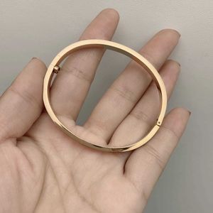 Braceuse de bijoux de créateurs artistères haut de gamme sier rose gold mode polyvalent en petit groupe couple d'allergie de mariage avec boîte d'origine 69061