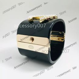 Pulsera de joyería de diseño CH Brazalete de diseño para mujer Muñeca adecuada 16 17 18 CM Marca de lujo Réplica oficial Regalo premium Hebilla de resorte 007