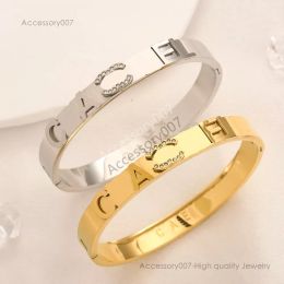 Pulsera de joyería de diseño Europa América Pulseras de estilo de moda Brazalete de mujer Joyería de diseño Plata Chapado en oro de 18 quilates Pulsera de acero inoxidable Boda para mujer