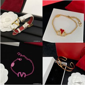 Bracelet de bijoux de créateur en cuir véritable noir et blanc, pendentif rose d'amour pour hommes et femmes, cadeau de Saint-Valentin, cadeau de fiançailles, élégant Saint-Valentin