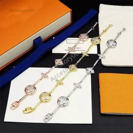 bracelet de bijoux de créateur Marque de luxe Bracelet de chaîne de fleurs à quatre feuilles Mode féminine Cinq fleurs diamant Vans Cleef Bracelet de haute qualité en or 18 carats