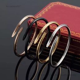 Bracelet de bijoux de créateur Bracelet à ongles Bracelet de mode pour hommes et femmes sans diamant Bracelet de créateur en acier titane or 18 carats