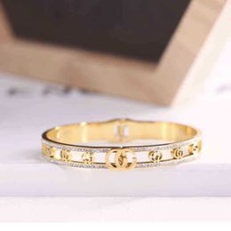 designer sieraden armband ketting ring Accessoires Titanium staal oud uitgehold patroon een cirkel boor opening lente ol lichte wind Armband
