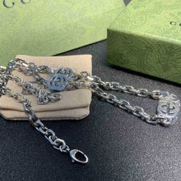 designer sieraden armband ketting ring uitgehold in elkaar grijpende persoonlijkheidsletters maken oude punktrend heren dames