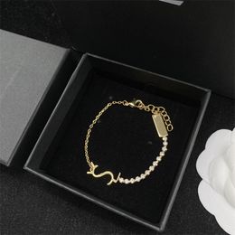 Designer Bijoux Bracelets Diamant Mode Bracelet Lettre Femmes Bracelet Manchette Chaîne Cristal Plaqué Or En Acier Inoxydable Amoureux De Mariage