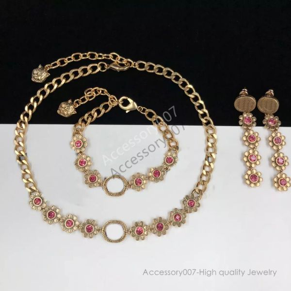bracelet de bijoux de créateurTop collier de créateur de luxe pour femmes produits colliers en laiton qualité bracelets en or 18 carats fourniture de bijoux de mode