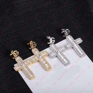 Designer Jewelry Charm Luxury Alphabet Zircon Crystal Cross Cross Orees, un incontournable pour les dames élégantes, la Saint-Valentin, Noël, de haute qualité avec boîte