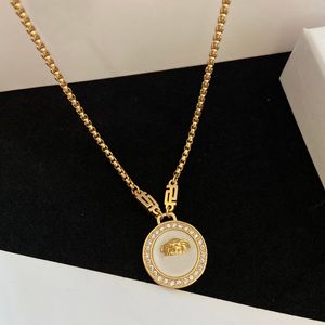 Joyería de diseño Gargantilla Collares Marca Carta Cara Collar de cobre Moda Mujer Plata Oro Clavícula Cadena Joyería Cristal Accesorios de moda