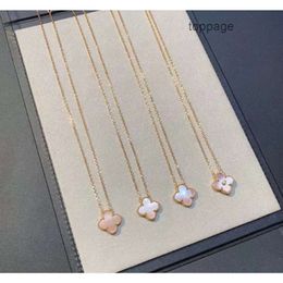 Joyería de diseño Cleef Van Collar de trébol de cuatro hojas Edición alta Collar de hierba Para mujer Flor única Colgante de concha rosa de doble cara Ágata roja Oro rosa de 18 quilates Blanco Fr