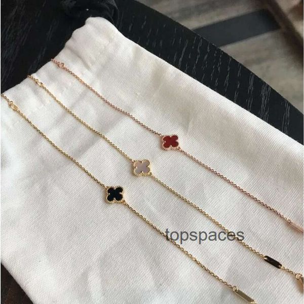 Joyería de diseño Cleef Van Pulsera de trébol de cuatro hojas Pulseras de diseño Pulsera de trébol de van Diseñadores de 3 colores Diseño de moda Doble cara 4 Pulseras con dijes de trébol 1