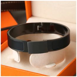 Bijoux de créateurs Clic bracelet bracelet en or femmes hommes lettre charme mode bijoux en acier inoxydable amoureux de l'argent unisexe cadeau de fête bracelet d'amitié de luxe