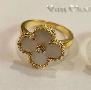 Joyería de diseño Trébol Anillo de bodas clásico Anillo de mujer Amor de los hombres Anillo de corazón de cromo plateado dorado Regalo perfecto para amantes GGG