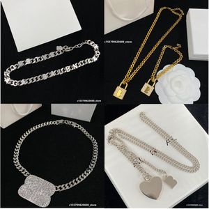 Bijoux de créateurs Double B Collier Chaîne Cubaine Lettre Chaîne Argent Or Amour Pendentif Sac Pendentif Mode Luxe Cadeau Cadeaux Saint Valentin Fiançailles Hommes et Femmes 23