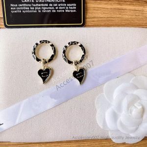 Designer Jewelry Earing Designer Black Love Stamp Charm Boucles d'oreilles Vintage Womens Love Boucles d'oreilles Design pour bijoux pour femmes plaqué or 18 carats celtique fête de mariage couple