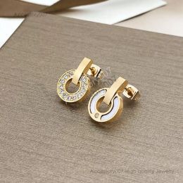 Boucle d'oreille de bijoux de créateur Highend Feeling Light Luxury Tempérament Boucles d'oreilles pleines de diamants Boucles d'oreilles rondes en forme de gâteau Personnalisé Niche Internet Boucles d'oreilles rouges pour hommes