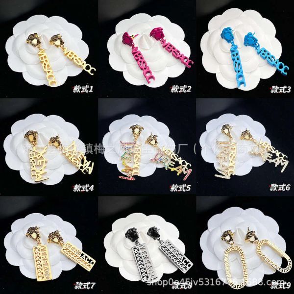 bijoux de créateur boucle d'oreille Versages Jewelry Clous d'oreilles Reine Méduse avec Tête Humaine Tatouée Boucles d'Oreilles Circulaires Palais Boucles d'Oreilles Labyrinthe Aiguilles en Laiton et Argent