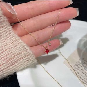 Designer sieraden Vier klaver ketting Designerred blad bloem zirkoon ingelegde titanium stalen stijl veelzijdige hangende hanger netten crowd kraag keten van clee cadeau