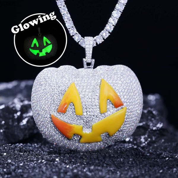 Bijoux de créateurs Glow dans le sombre Iced Out Moisanite Pumpkin Smile Face Pass Pass Diamond Tetser 925