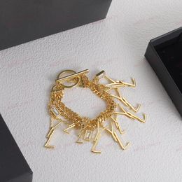 Bijoux de créateur Bracelet en or, chaîne multicouche Alphabet et pendentif en cristal rectangulaire, bracelet élégant pour femmes, personnalité à boucle, saint-valentin, noël