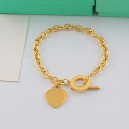 Jóias de grife Pingente de coração Charme Pulseiras Colar de amor de ouro Anéis femininos Pulseira Bangles Pingentes de luxo Cadeia de amantes de titânio