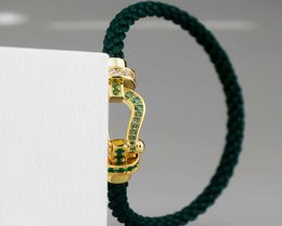 Bijoux de créateurs Bracelets de luxe de haute qualité 1: 1 CSSIC en cuir rouge pour les couples 00108184817