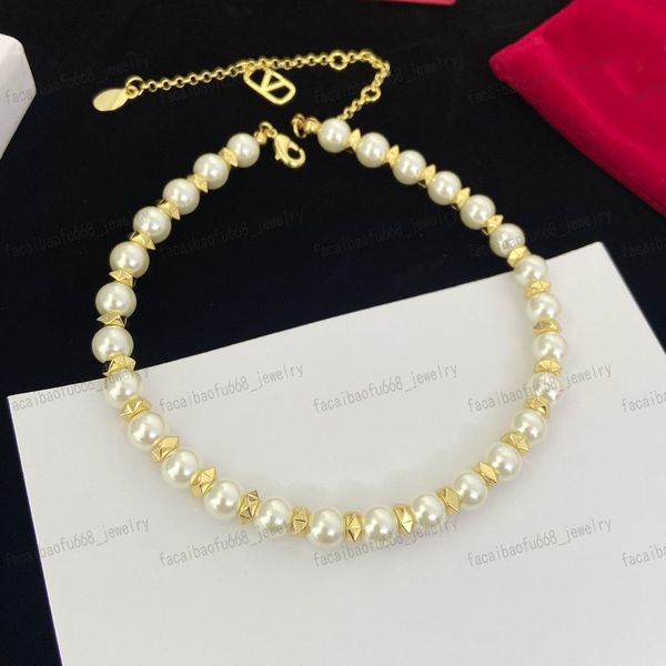Bijoux de créateurs Colliers de perles de luxe, Colliers pour femmes Alphabet classique élégant à la mode, mariages, mariées, banquets, Saint-Valentin, cadeaux
