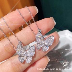 Bijoux de créateurs Luxury accessoires Vanca Collier papillon avec diamant complet pour femmes avec des yeux de cheval en or rose 18 carats avec chaîne de cols de pendentif diamants