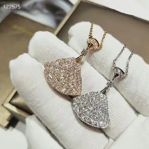 Collares de joyería de diseñador Nuevos collares famosos Chapado en acero inoxidable 18K para mujer Collar de marca de lujo con caja Plata Oro Racimo de diamantes