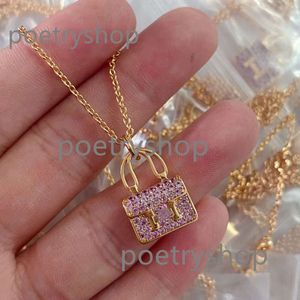 Joya de diseño Collar de bolsa nueva hembra H Kangkang Bag Pink Diamond de oro de 18K Rose Cadena de clavícula Clavícula Pareja Fabricantes de regalos Directo