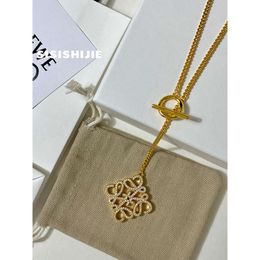 Colliers de pendentif de bijoux de créateurs Angelina Jolie même collier de motif de moon de lune diamant pour femmes pull polyvalent et à la mode.