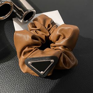 Bijoux de créateur en cuir PU chouchous bandes de cheveux élastiques cravates femmes élastique pour queue de cheval bandeaux accessoires de cheveux de mode