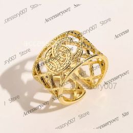 Anillos de joyería de diseñador Europa y América Estilo de moda Lady Lady Charm Love Charms Body Jewelry Supplies de dedo de cobre chapado en oro de 18 km anillo ajustable