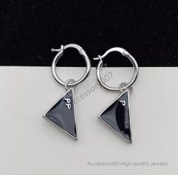 designer sieraden ringen Designer Letter Triangle Stud Lange Dangler Zwart Wit Dangle Oorbellen Mode-sieraden Bruiloft Luxe Kristallen Oorbel Geschenken