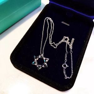 Bijoux de créateur Sailormoon Hexagram Star exquise et collier à la mode pendentif creux