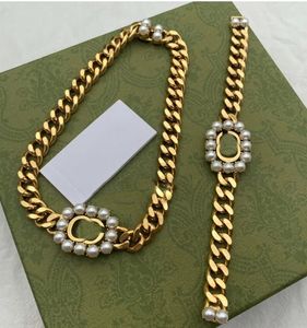 Ensemble de bijoux de créateurs perles 18k bracelets plaqué Gold Collier Boucles d'oreilles Pearl Broche en épingle à cheveux
