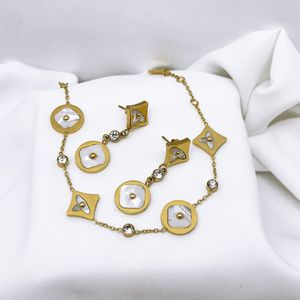 Diseñador Conjuntos de joyas Pulseras Pendientes Collar para mujer Diseñador Trébol Naturalmente Madre de perla Chapado en oro de 18 quilates Retro Mujeres de moda Regalo de los amantes de la boda