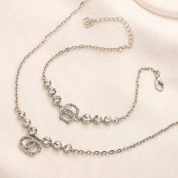 Designer sieradensets voor vrouwen armband ketting set met stempel legering armband modemerk verpakking geschenk