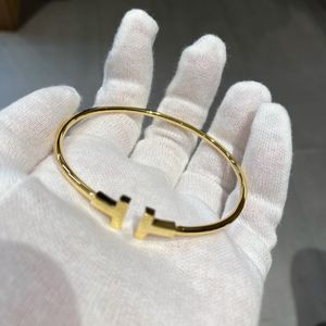 Joyería de diseño Estilo T Pulsera Cadena de eslabones cubanos Brazalete de mujer Marca Diseñador Carta Pulsera Cristal Chapado en diamantes Incrustaciones de diamantes Tornillo Brazalete Regalo de pareja