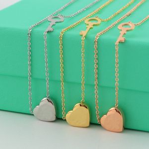 Bijoux de créateur Collier avec pendentif en forme de coeur en trois dimensions Colliers d'amour en or Femmes Bagues Bracelet Bracelets Pendentifs de luxe Chaîne d'amoureux en titane