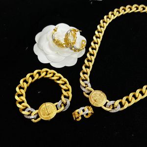 Bijoux de créateurs V Lettre Chaîne épaisse Collier Bracelet Grèce Modèle Pur Cuivre Banshee Medusa Tête Portrait Hiphop Punk Anniversaire Fête Fête Cadeaux MS5 --04