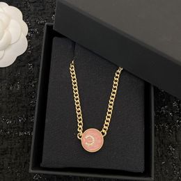 Bijoux de créateurs femmes collier en laiton de luxe marque française classique double lettre incrustée strass pendentif rose blanc deux colliers de charme en cuivre de haute qualité