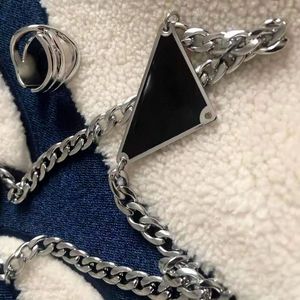 Designer Bijoux Femmes Hommes De Luxe nom Collier Chaîne De Mode Noir et Blanc Triangle Pendentif Partie Argent Hip Hop Punk