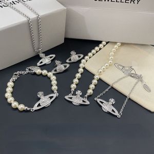 Designer sieraden Lady Saturnusarmbanden veelzijdige parels kettingen bedelarmbanden Sliver oorbellen