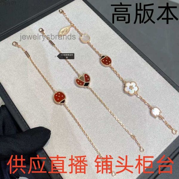 Bijoux de créateurs Van Clover Bracelets 24SS Luxe Clef Ladybird Cinq Femmes Fleuries Épais 18 Carats Plaqué Or Rose Double Face Blanc Fritillaria Live