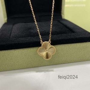 Designer Jewelry Van Clover Neckalce Cleef Klavertje Vier Kettingen 2024 Dames 18k Hanger Sterling Zilver Niet-bezoedelen Sleutelbeenketting Valentijnsdag Girlfrie