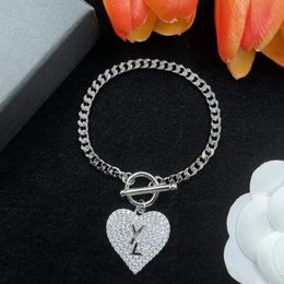 Conjunto de joyería de diseñador Hombres Sier Collares pendientes Mujeres Conjuntos de joyas de diamantes Pulsera con letras Collar de corazón Cadenas Pulseras 238143C5