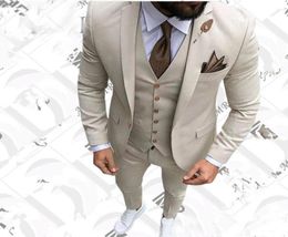 Diseñador Kakhi One Boton Mens Suits Fit Slim Ventugos de ventilación Esmoquin de boda para hombres Trajes de negocios de Prom Peaked Lapel