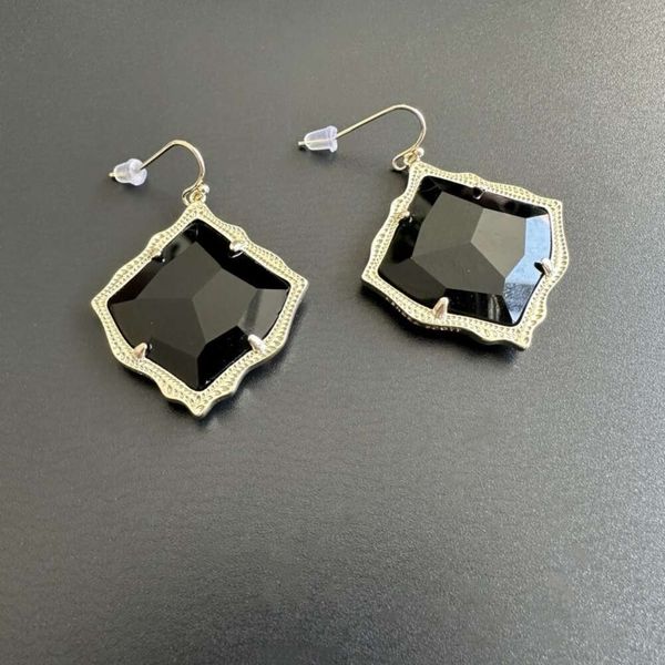 Créateur Kendras Scotts Bijoux Boucles d'oreilles à tige à la mode k New Kirsten Grandes boucles d'oreilles en verre noir multi-coupes avec boucles d'oreilles texturées Géométrie minimaliste