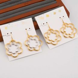 Diseñador Kendrascott Neclace Jewelry k Jewelry Pendientes huecos de flores de doble capa con una aleación de cobre texturizada Pendientes de oro genuino galvanizado y gancho para la oreja